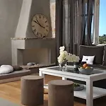 Ξενοδοχείο με διαμερίσματα Stagones Luxury 4*