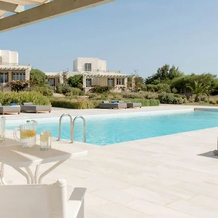 Ξενοδοχείο με διαμερίσματα Stagones Luxury 4*